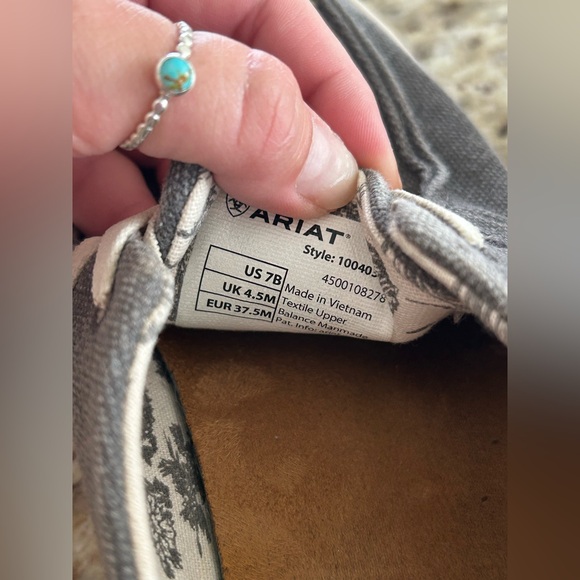 Ariat Hilo’s - Picture 8 of 10